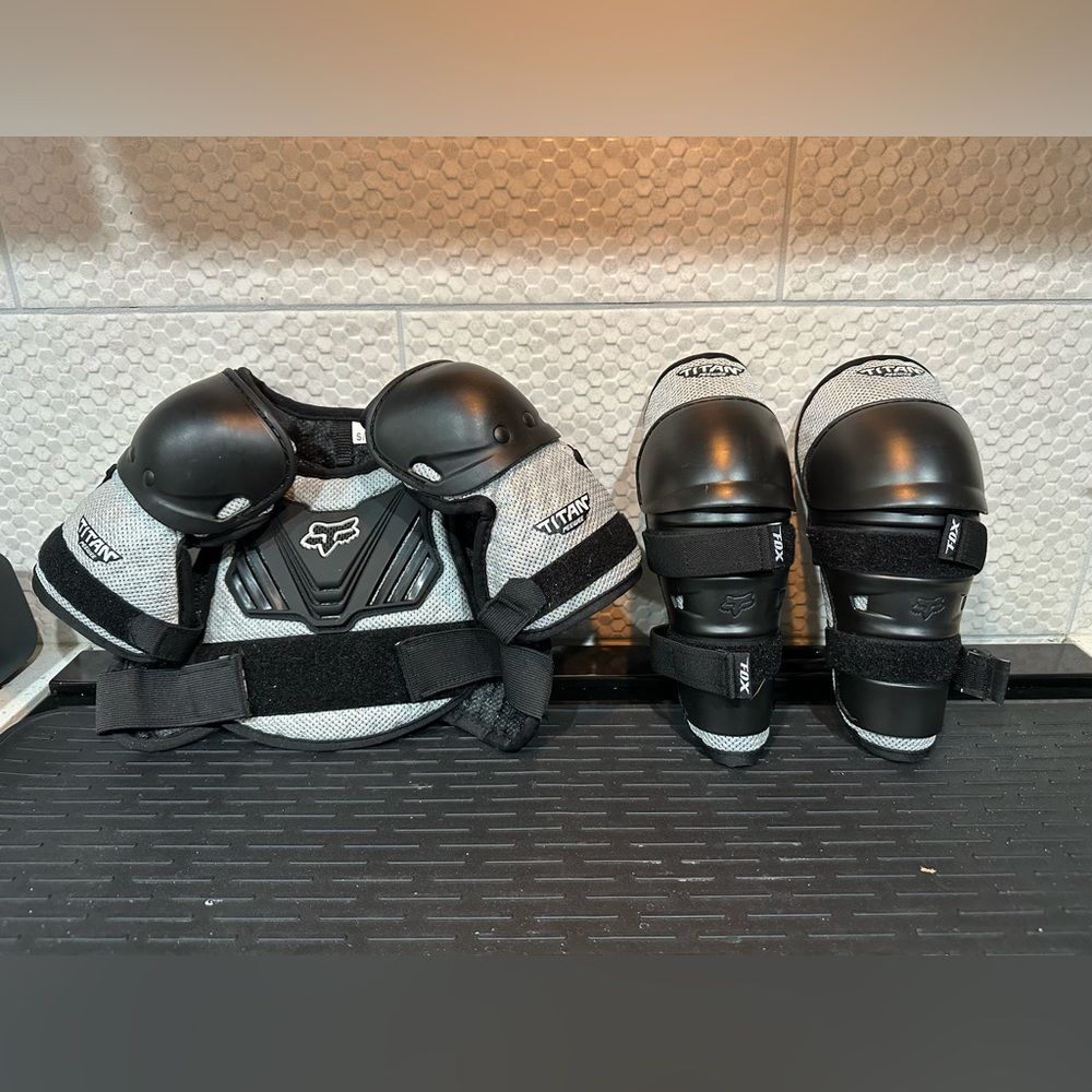 Fox Racing Titan PeeWee Armor Set